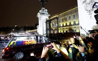 Royal Family greet Queen Elizabeth II’s coffin at Buckingham Palace