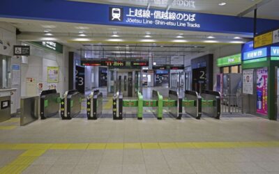 Snow piles deep in northern Japan; 3 dead