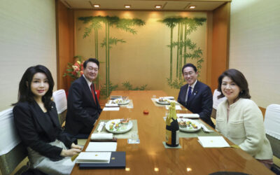 Japan, South Korea renew ties at Tokyo summit