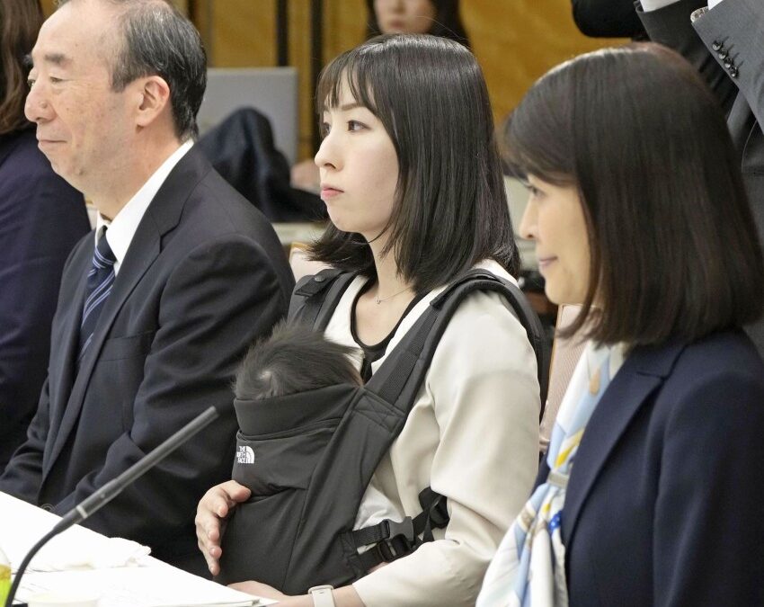 Female member of gov’t panel brings baby to meeting at PM’s office