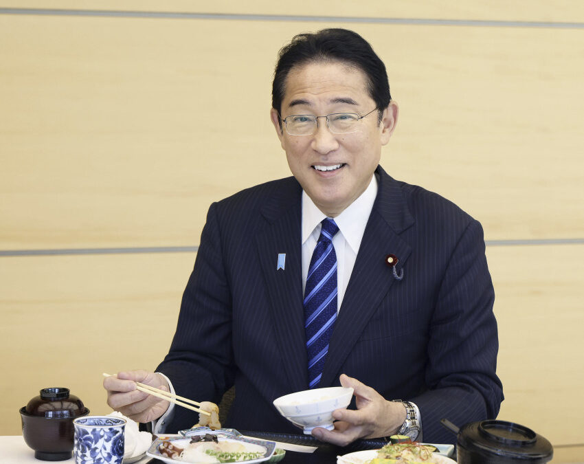 Kishida, 3 ministers eat Fukushima fish to show it’s safe